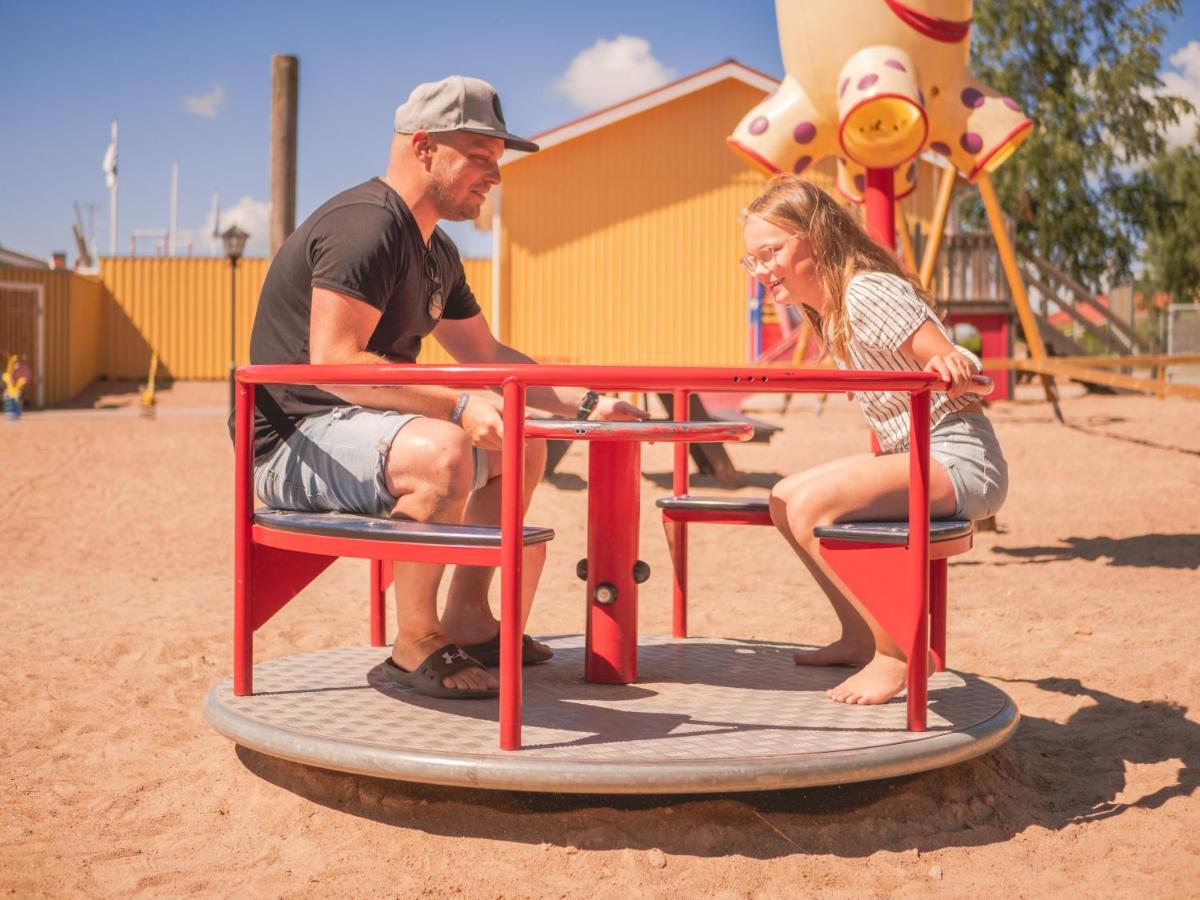 Bjoerkbackens Stugby I Vimmerby Bagian luar foto